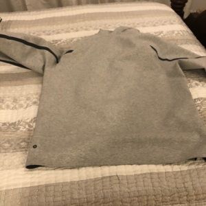 Men’s Lululemon XL pullover sweatshirt hoodie.